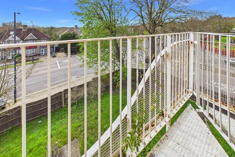 1 bed property, in Assisi Court, £260,000