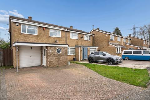 3 bed property, in Allen Close, £400,000