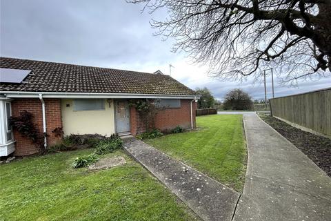 1 bed property, in Church Close, £120,000