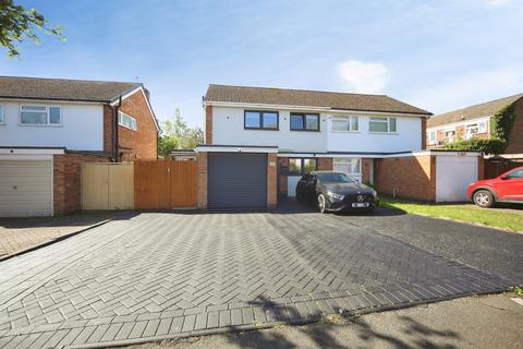 4 bed property, in Jolyffe Park Road, £450,000