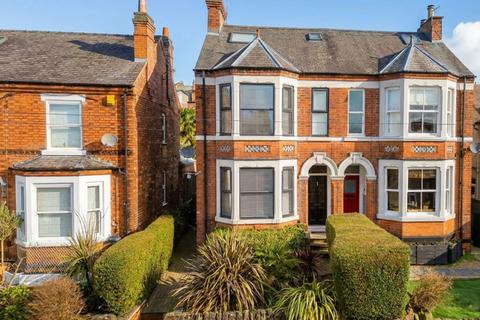 3 bed property, in Hilton Road, £375,000