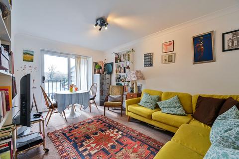 1 bed property, in Peckham Rye, £250,000