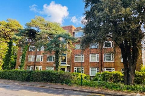 1 bed property, in Manor Road, £140,000