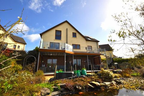 3 bed property, in Trem Y Cwm, £449,500