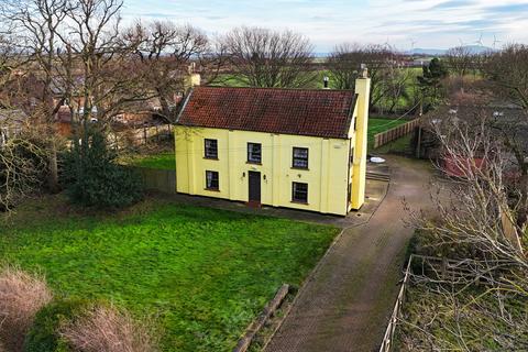4 bed property, in Homefield Farm, £495,000