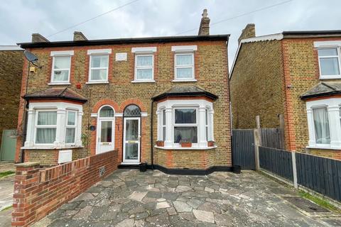 3 bed property, in Warfield Road, £499,999