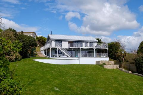 5 bed property, in Downside Close, £1,750,000