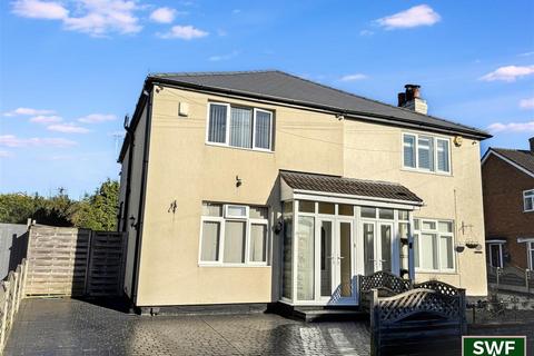 2 bed property, in Swan Bank, £275,000