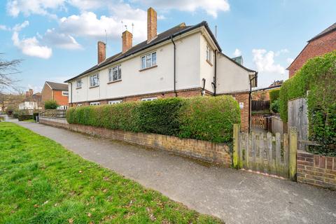 2 bed property, in Summervale Road, £225,000