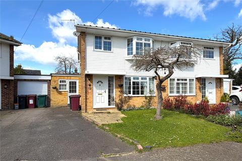 3 bed property, in Ellesmere Orchard, £375,000
