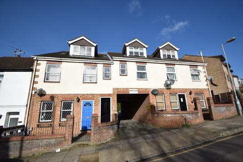 1 bed property, in Ryans Court, £125,000