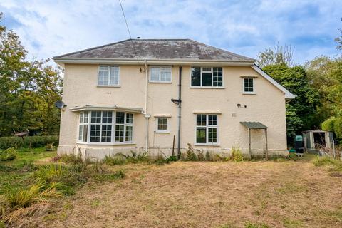 5 bed property, in Heol Tawe, £450,000