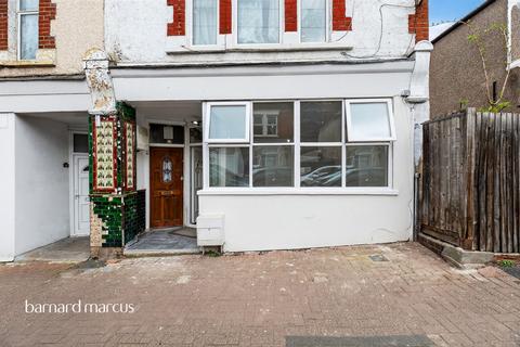 2 bed property, in Seely Road, £450,000