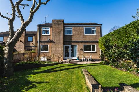 4 bed property, in Causeway Glade, £650,000