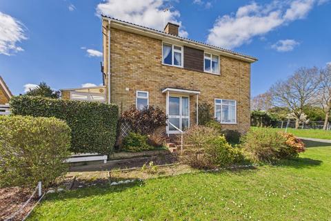 3 bed property, in Quinton Road, £290,000