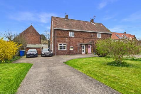 3 bed property, in Cherry Tree Lane, £200,000