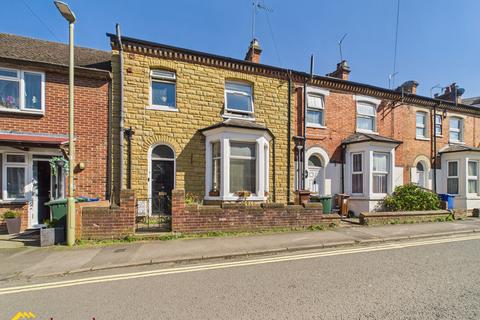 2 bed property, in Albert Street, £265,000
