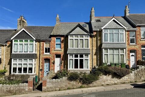 2 bed property, in Marcus Hill, £240,000