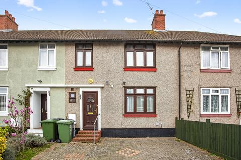 2 bed property, in Mayeswood Road, £450,000