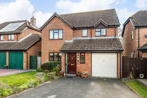 4 bed property, in WALTHAM CHASE - NO CHAIN, £460,000