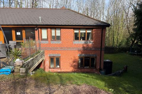3 bed property, in 42B Fields Park Road, £235,000