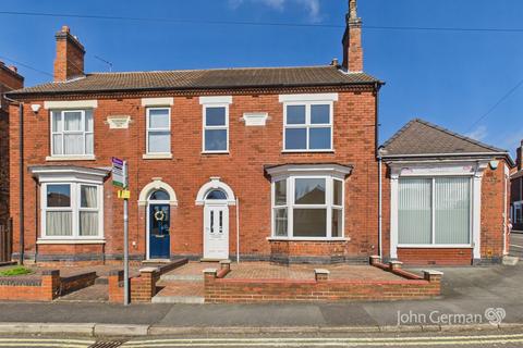 4 bed property, in Eureka Road, £295,000