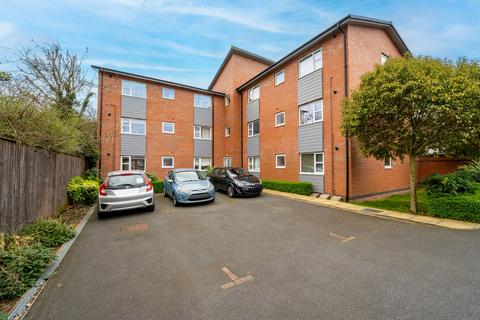 2 bed property, in Summer Crescent, £200,000