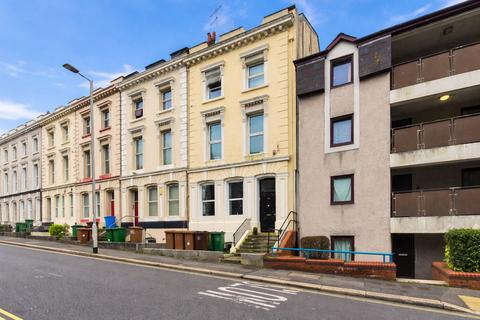 2 bed property, in Gascoyne Place, £135,000