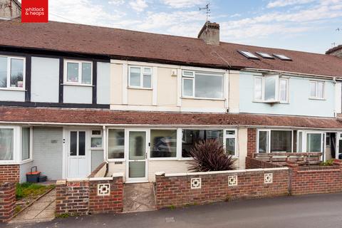 3 bed property, in Vale Road, £425,000