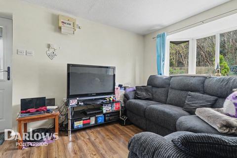 1 bed property, in Cefn Close, £100,000