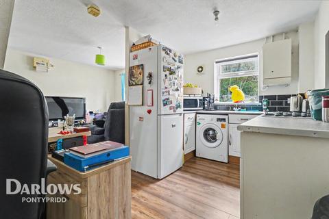 1 bed property, in Cefn Close, £90,000