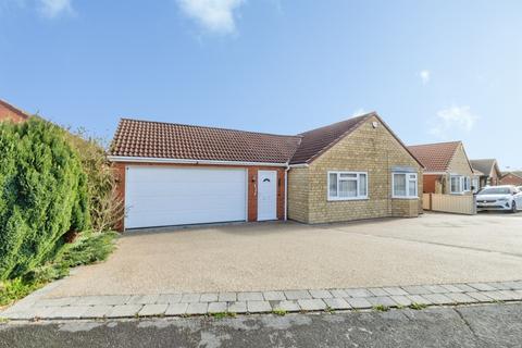 3 bed property, in Elsham Crescent, £205,000