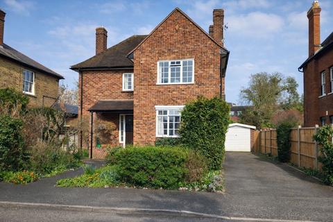 3 bed property, in Buccleuch Road, £799,950