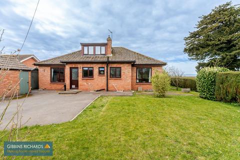 3 bed property, in Higher Road, £375,000