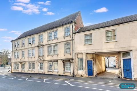 1 bed property, in Hill Street, £75,000