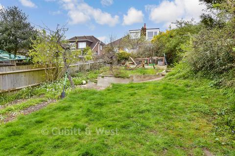 3 bed property, in Wilmington Way, £450,000