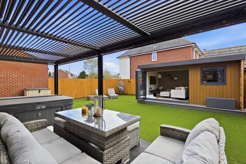 4 bed property, in Moorgate Drive, £490,000