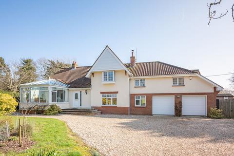 4 bed property, in Metton Road, £875,000
