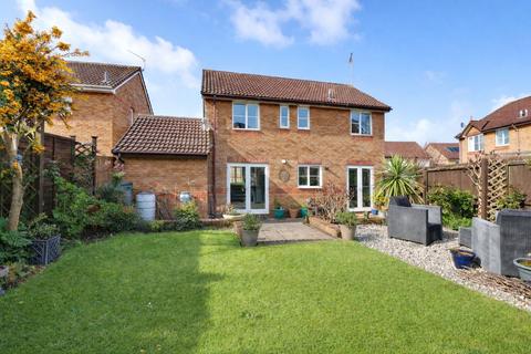 5 bed property, in Kilnwood Park, £425,000