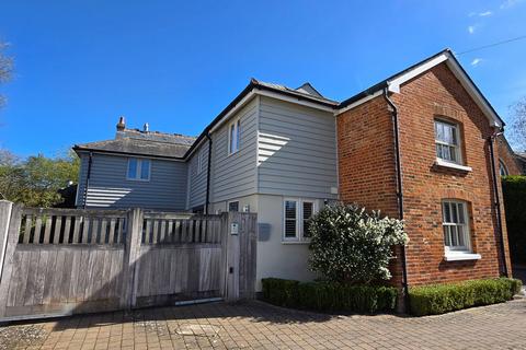 4 bed property, in Chain Free - The Street, £1,095,000