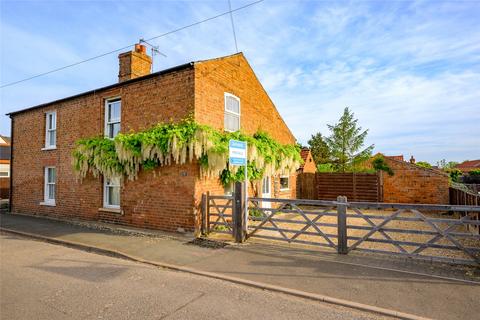 3 bed property, in High Street, £230,000