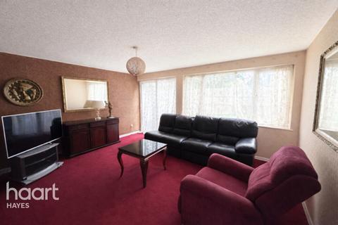 3 bed property, in Waylands, £400,000