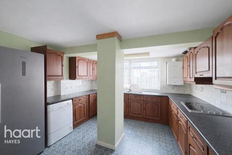 3 bed property, in Waylands, £400,000