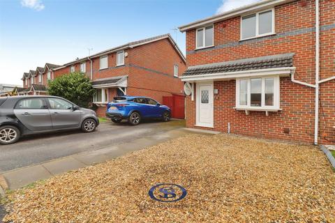 3 bed property, in Sandy Lane, £197,000