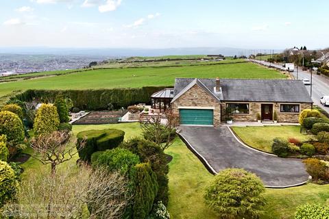 4 bed property, in Buckstones Road, £650,000