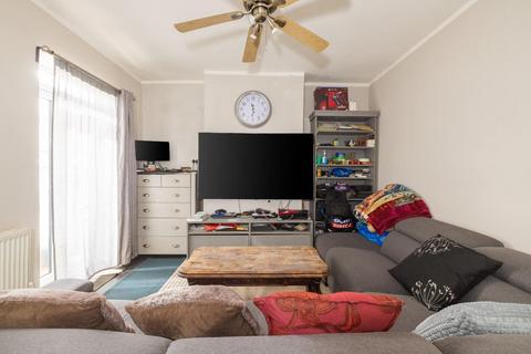 3 bed property, in York Road, £375,000