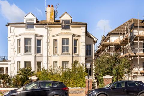 2 bed property, in Albany Villas, £350,000