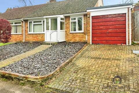 3 bed property, in The Knole, £325,000