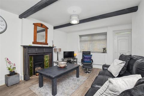 2 bed property, in Lowtown, £210,000