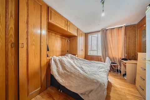 2 bed property, in Roseberry Street, £320,000